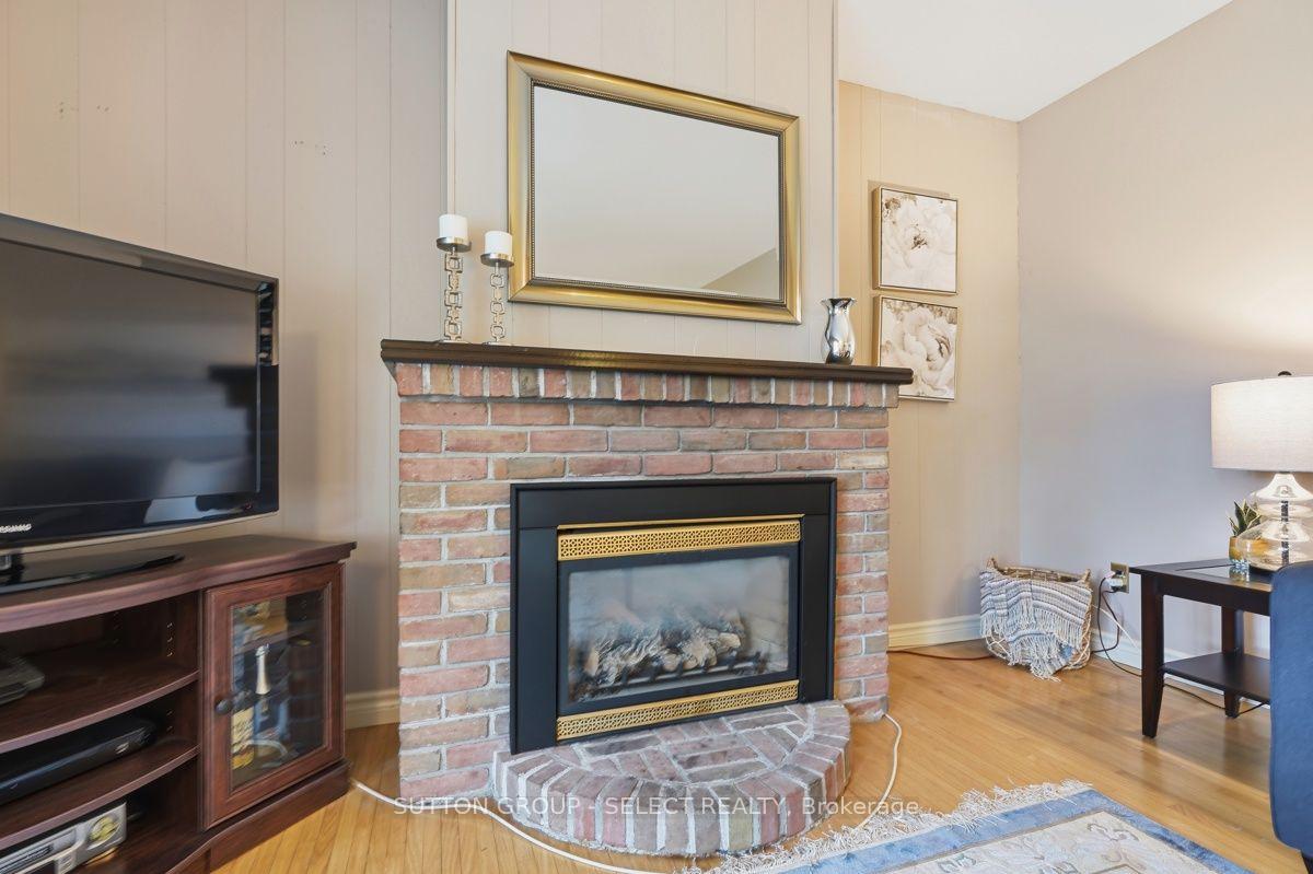 Photo 11 of 643 Widmore Drive, London, South O — HOMEH