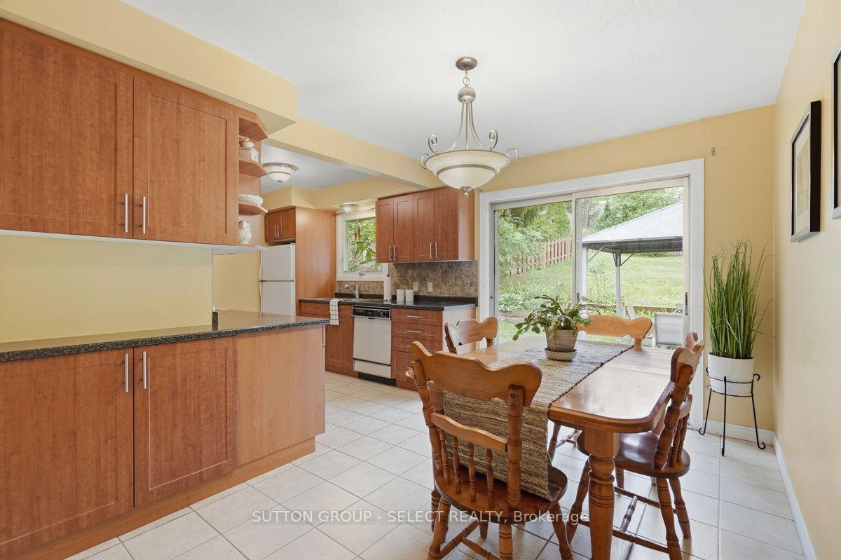 Photo 12 of 643 Widmore Drive, London, South O — HOMEH