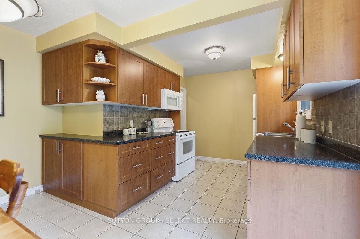 Photo 13 of 643 Widmore Drive, London, South O — HOMEH
