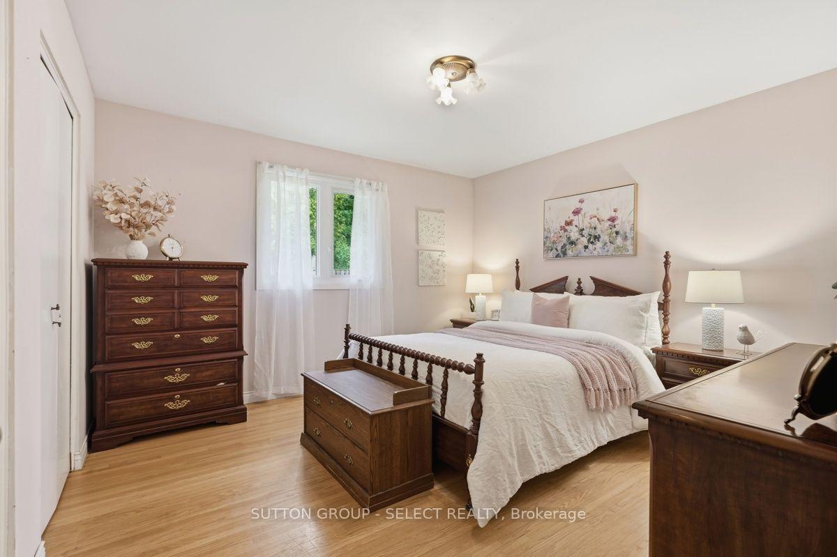 Photo 18 of 643 Widmore Drive, London, South O — HOMEH