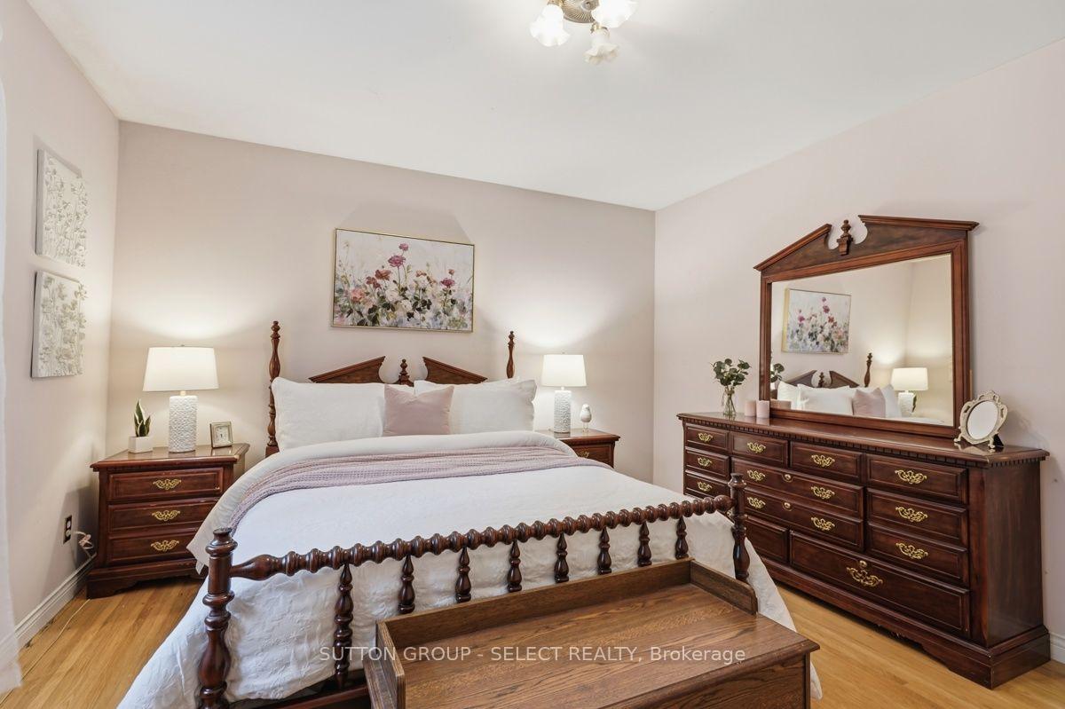 Photo 19 of 643 Widmore Drive, London, South O — HOMEH