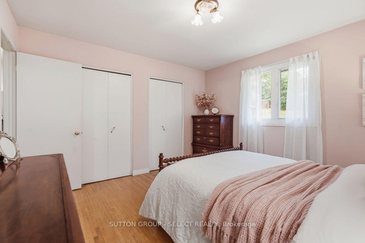 Photo 20 of 643 Widmore Drive, London, South O — HOMEH