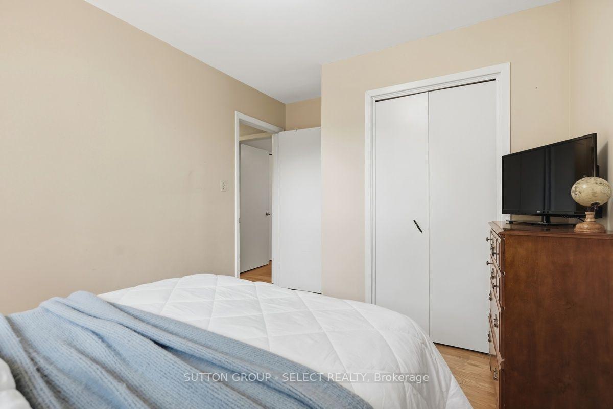 Photo 22 of 643 Widmore Drive, London, South O — HOMEH