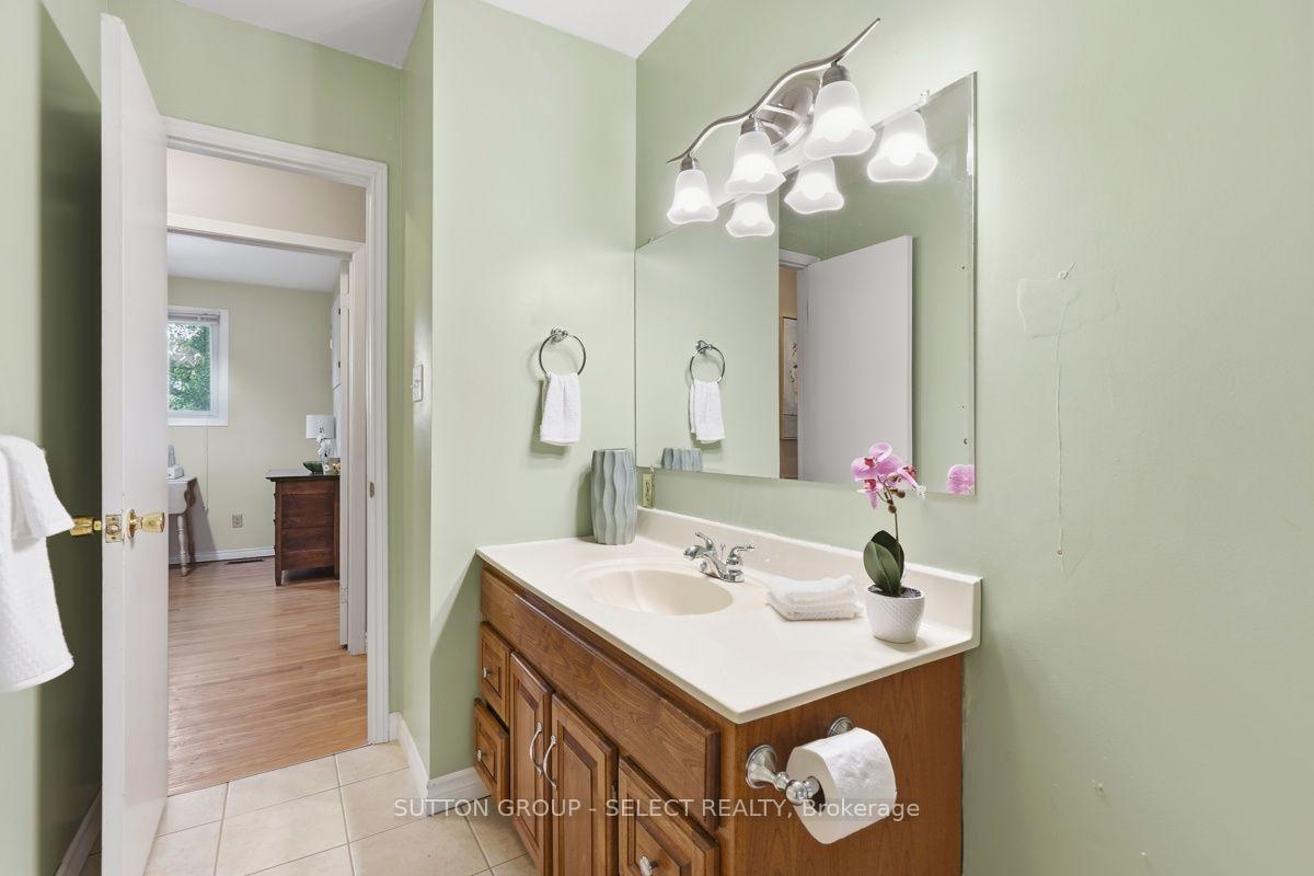 Photo 26 of 643 Widmore Drive, London, South O — HOMEH