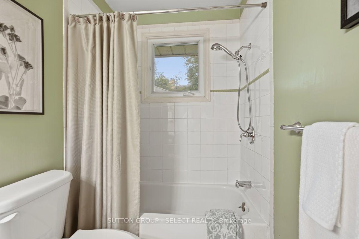 Photo 27 of 643 Widmore Drive, London, South O — HOMEH