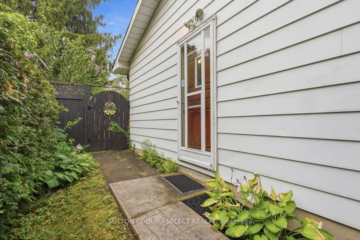 Photo 28 of 643 Widmore Drive, London, South O — HOMEH