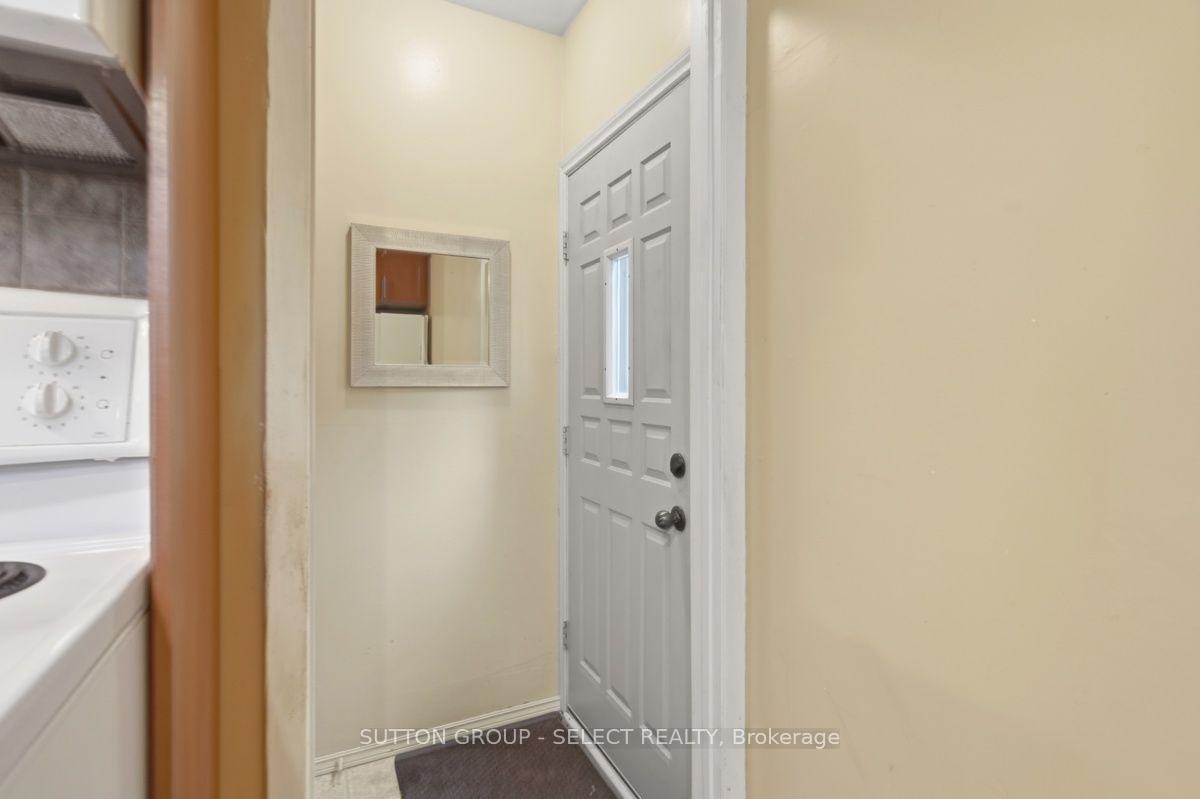 Photo 29 of 643 Widmore Drive, London, South O — HOMEH