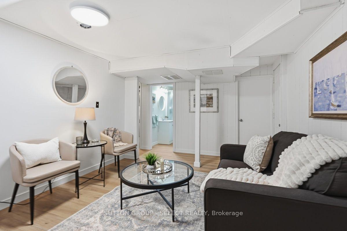 Photo 30 of 643 Widmore Drive, London, South O — HOMEH
