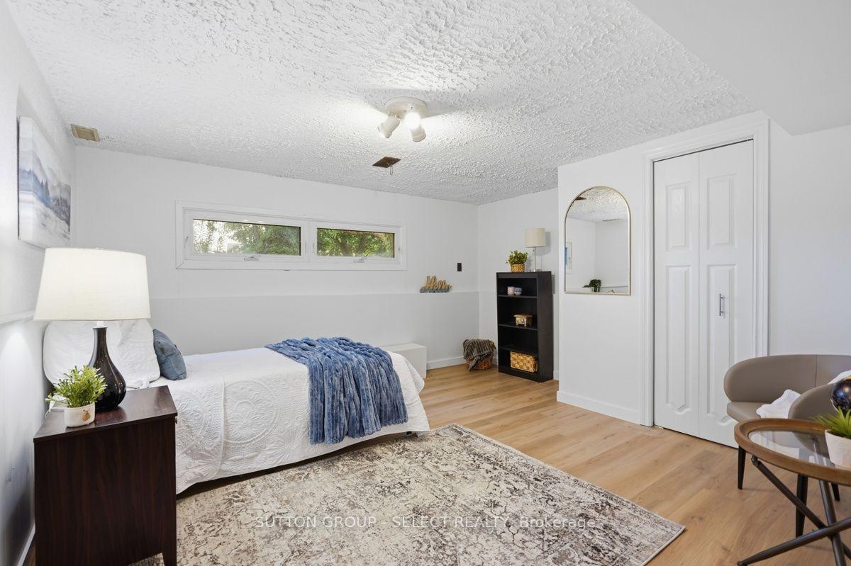 Photo 33 of 643 Widmore Drive, London, South O — HOMEH