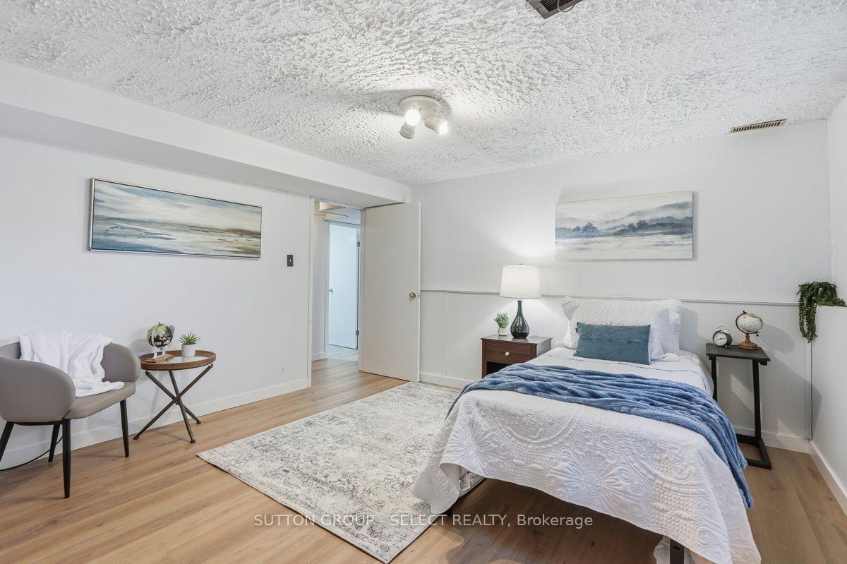 Photo 34 of 643 Widmore Drive, London, South O — HOMEH