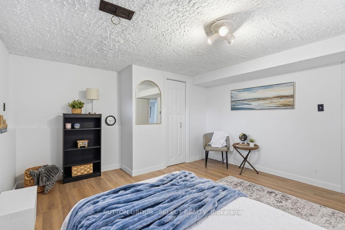 Photo 35 of 643 Widmore Drive, London, South O — HOMEH