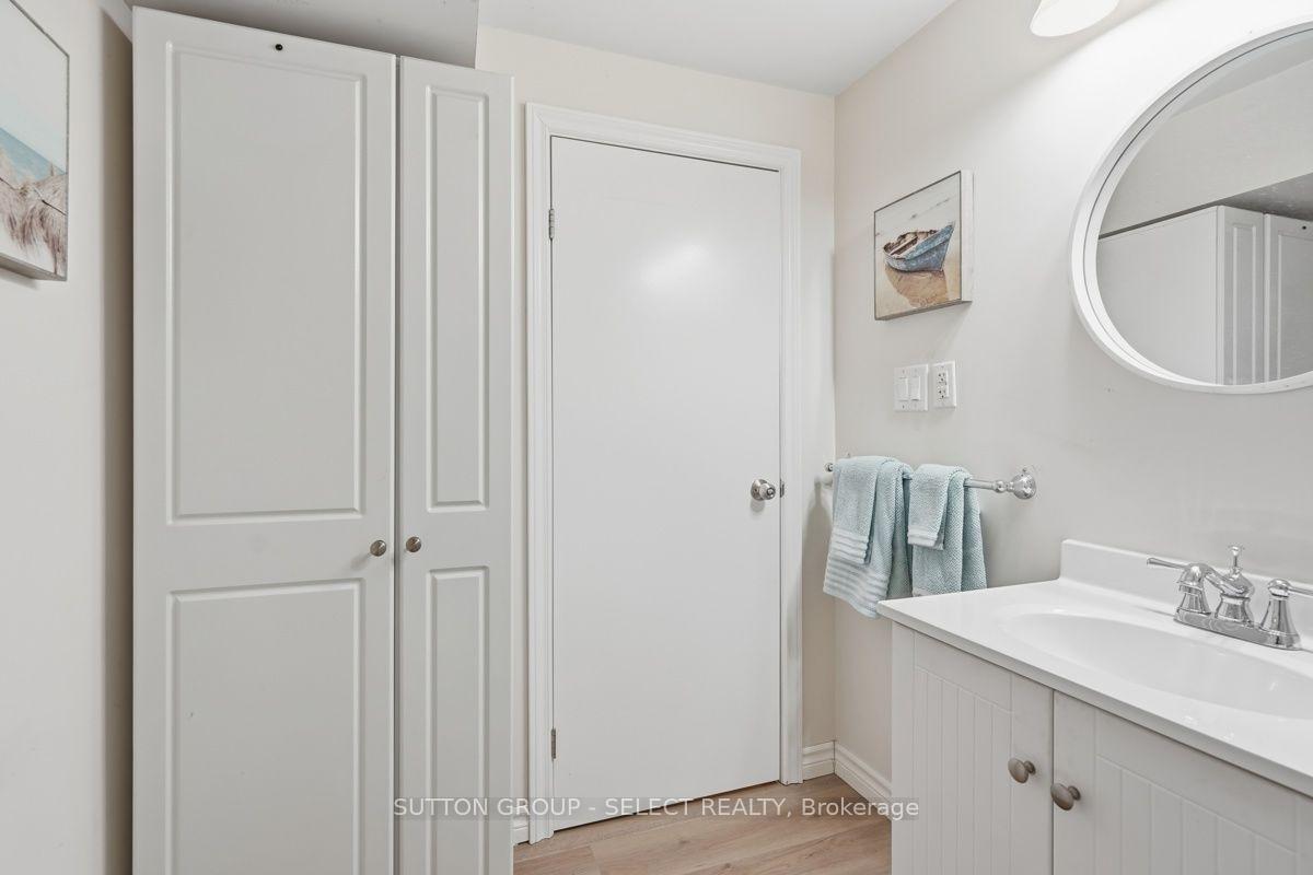 Photo 37 of 643 Widmore Drive, London, South O — HOMEH