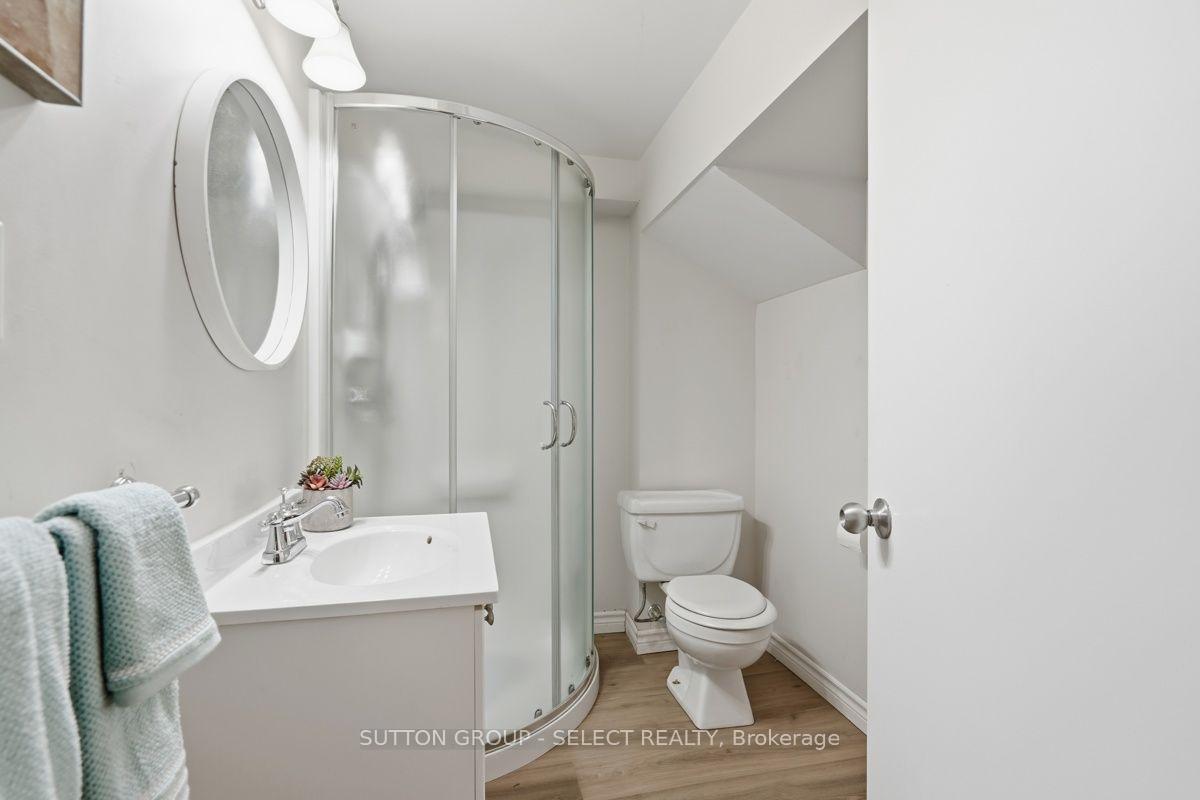 Photo 38 of 643 Widmore Drive, London, South O — HOMEH