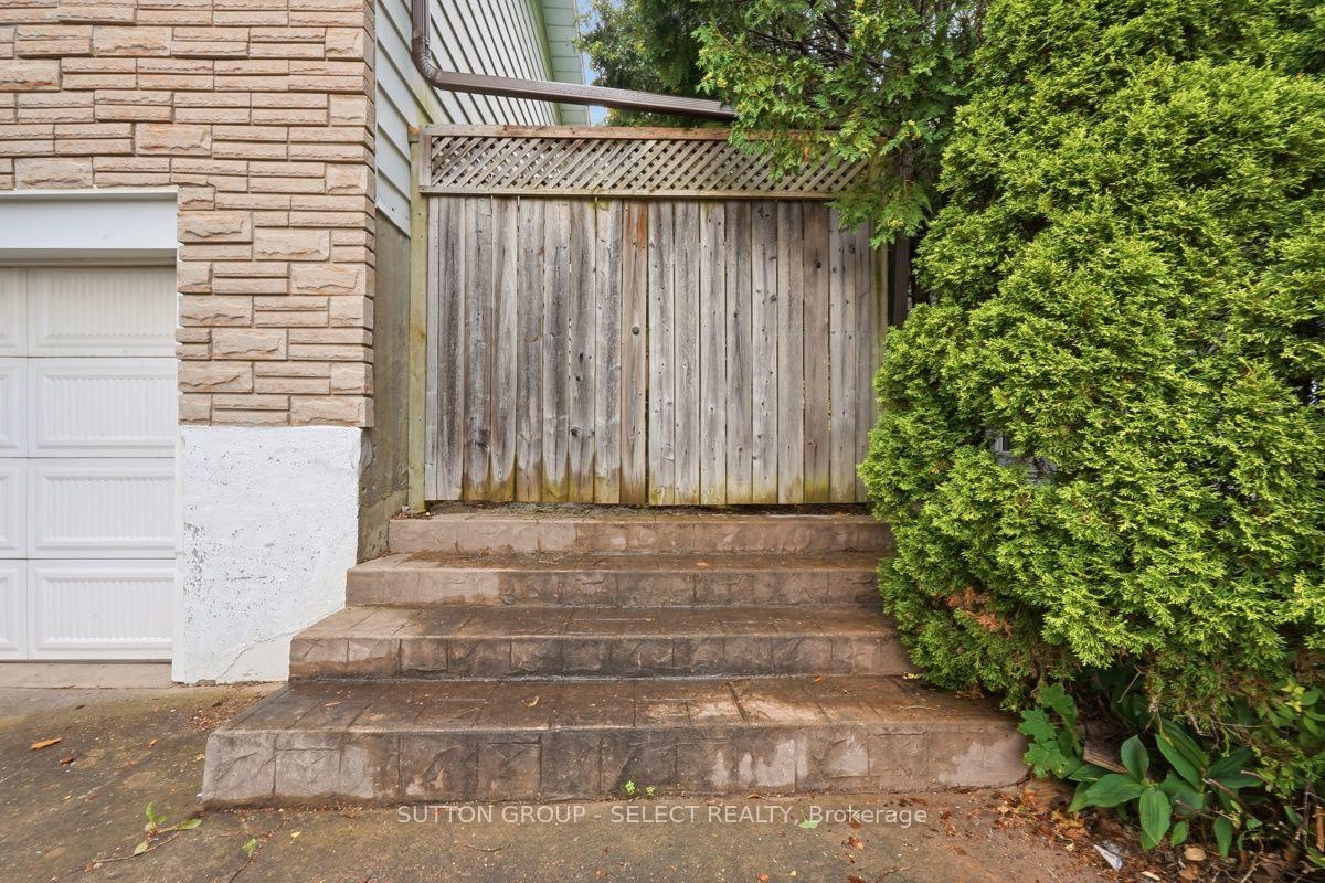 Photo 45 of 643 Widmore Drive, London, South O — HOMEH