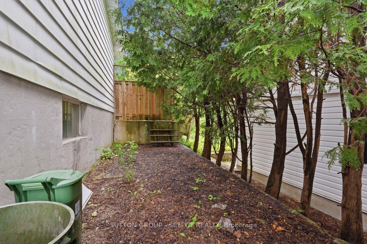 Photo 46 of 643 Widmore Drive, London, South O — HOMEH