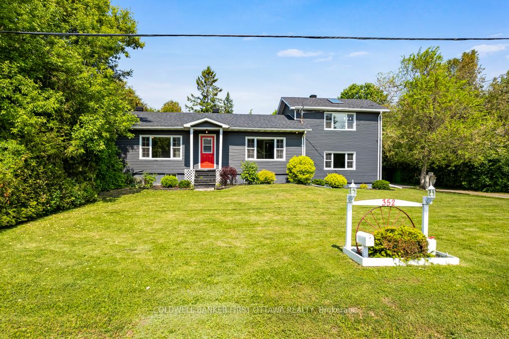 Photo 1 of 352 Highway 15, Rideau Lakes, Rideau Lakes (South Elmsley) Twp — HOMEH