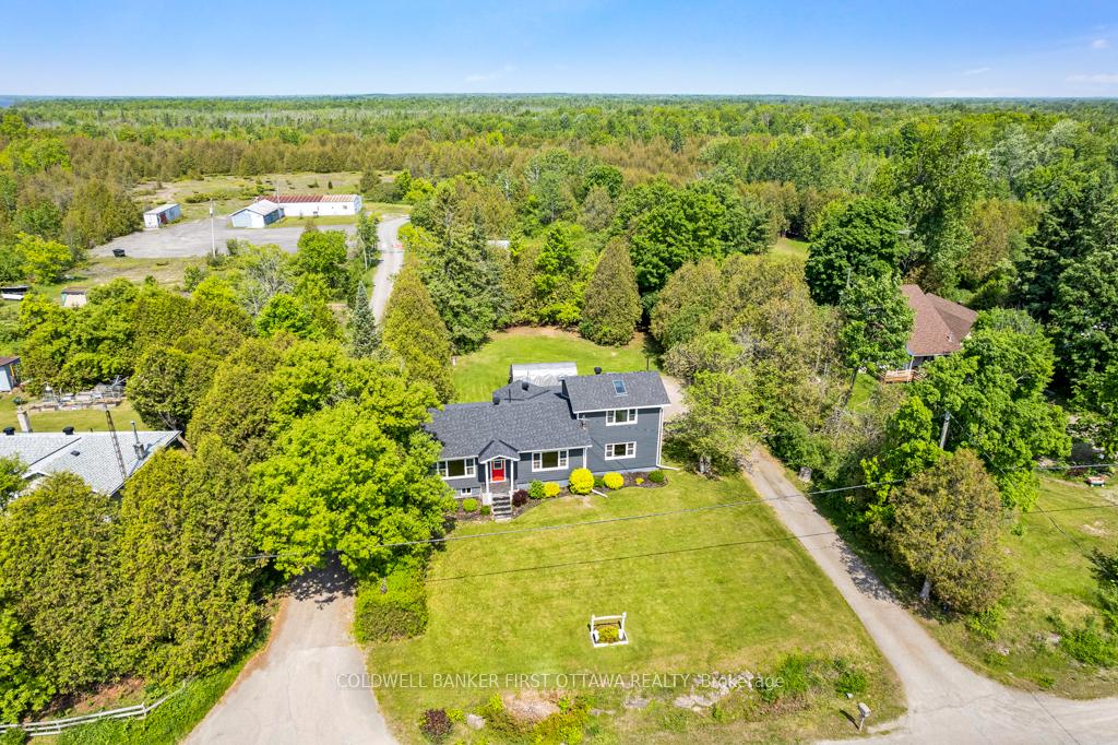 Photo 3 of 352 Highway 15, Rideau Lakes, Rideau Lakes (South Elmsley) Twp — HOMEH