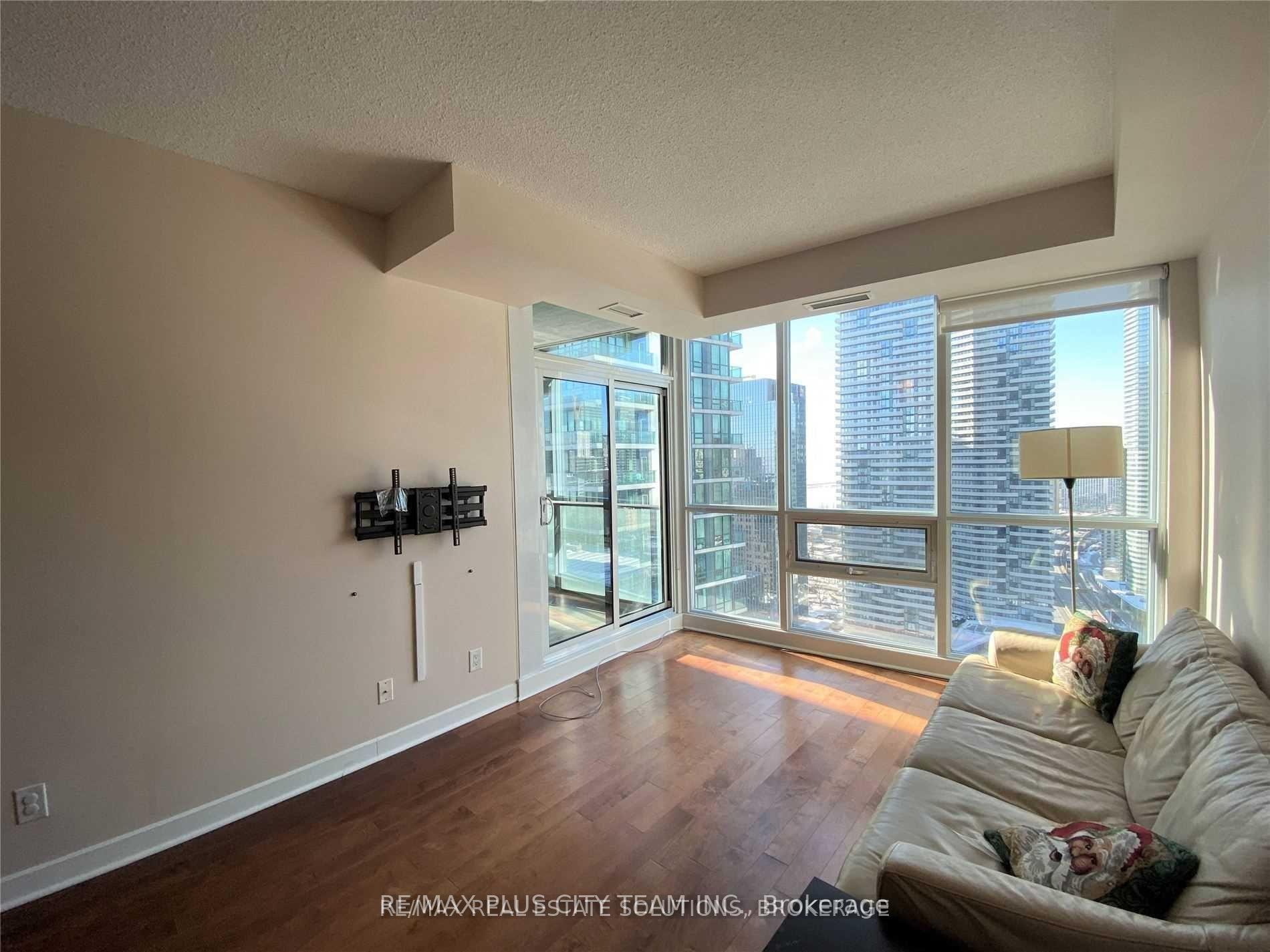 Photo 3 of Unit 3301, 18 Harbour Street, Toronto, Waterfront Communities — HOMEH
