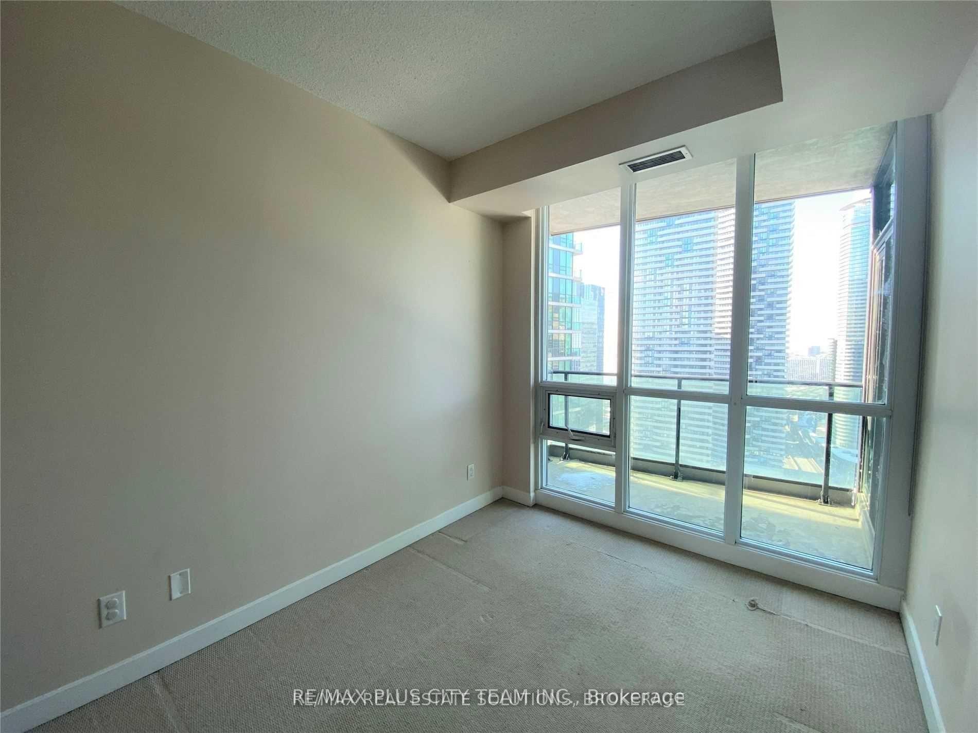 Photo 5 of Unit 3301, 18 Harbour Street, Toronto, Waterfront Communities — HOMEH