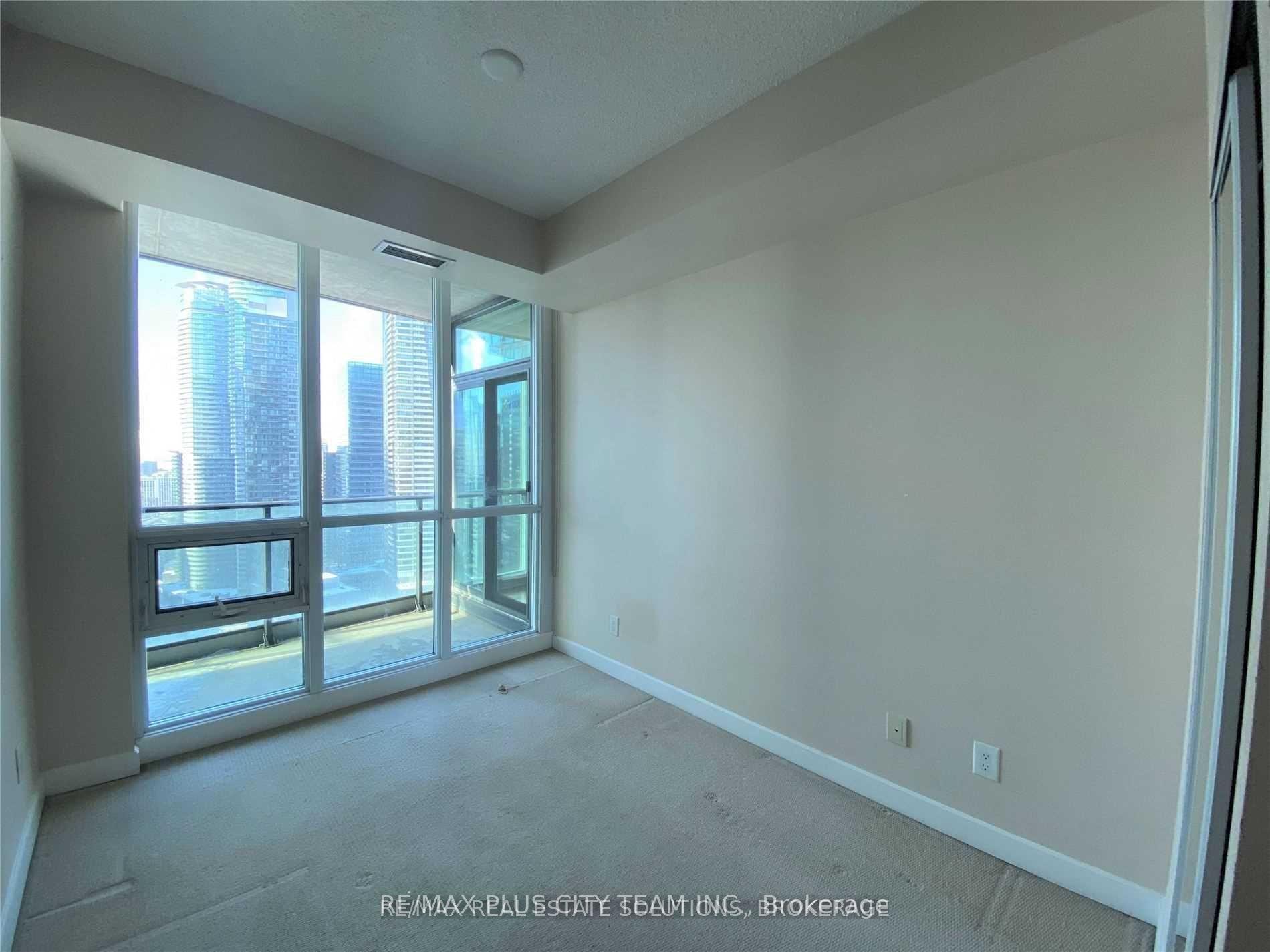 Photo 6 of Unit 3301, 18 Harbour Street, Toronto, Waterfront Communities — HOMEH