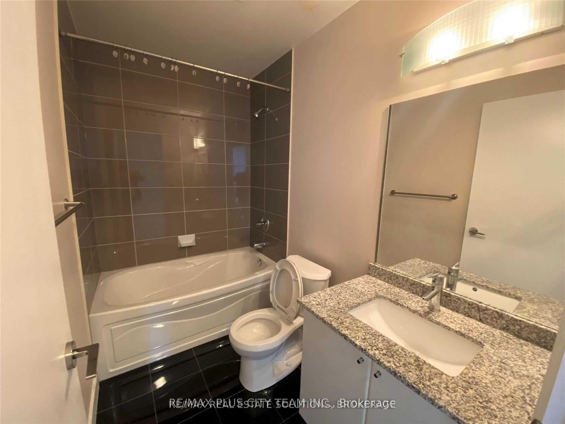 Photo 10 of Unit 3301, 18 Harbour Street, Toronto, Waterfront Communities — HOMEH