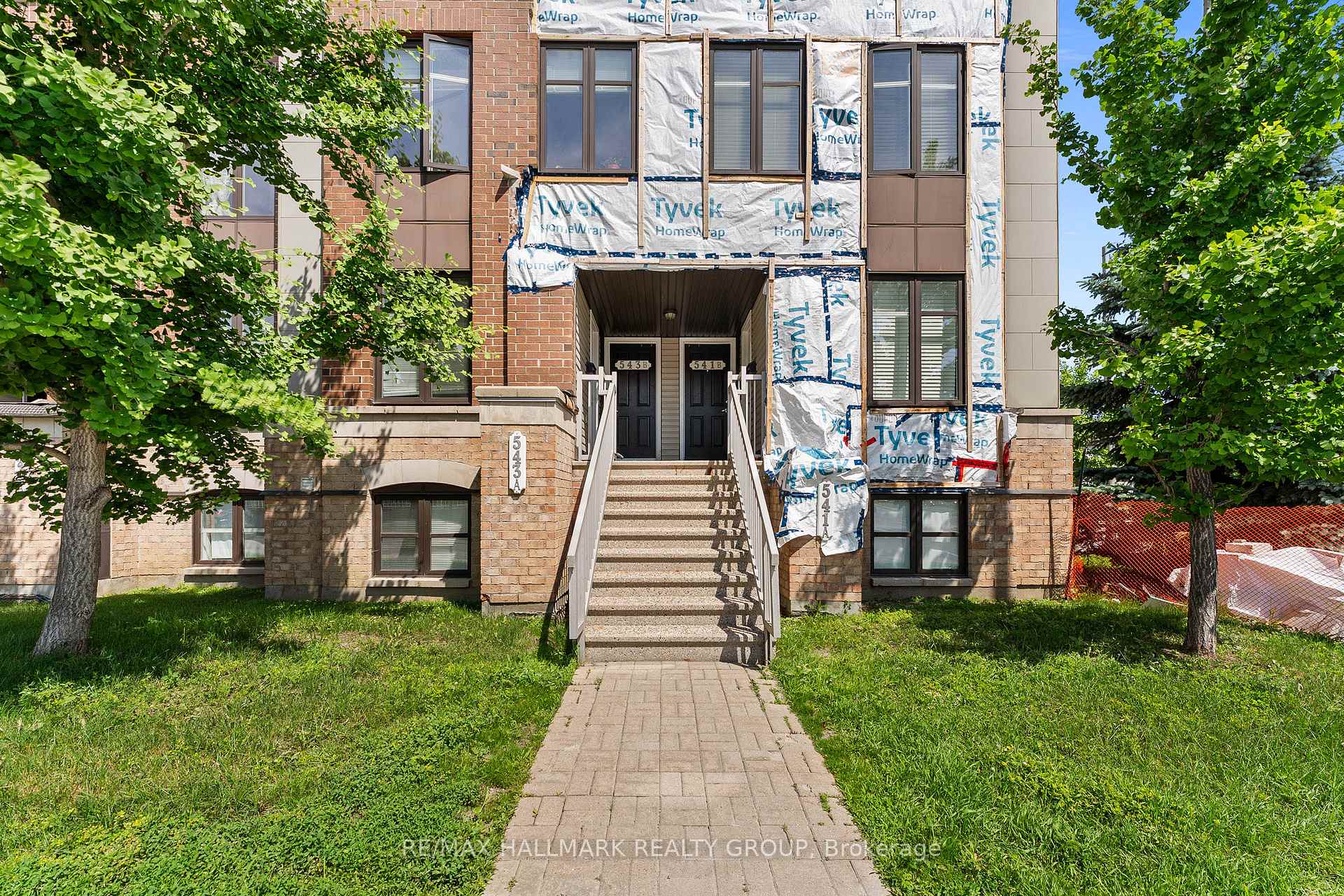 Photo 2 of Unit A, 541 Chapman Mills Drive, Ottawa, Barrhaven - Strandherd — HOMEH