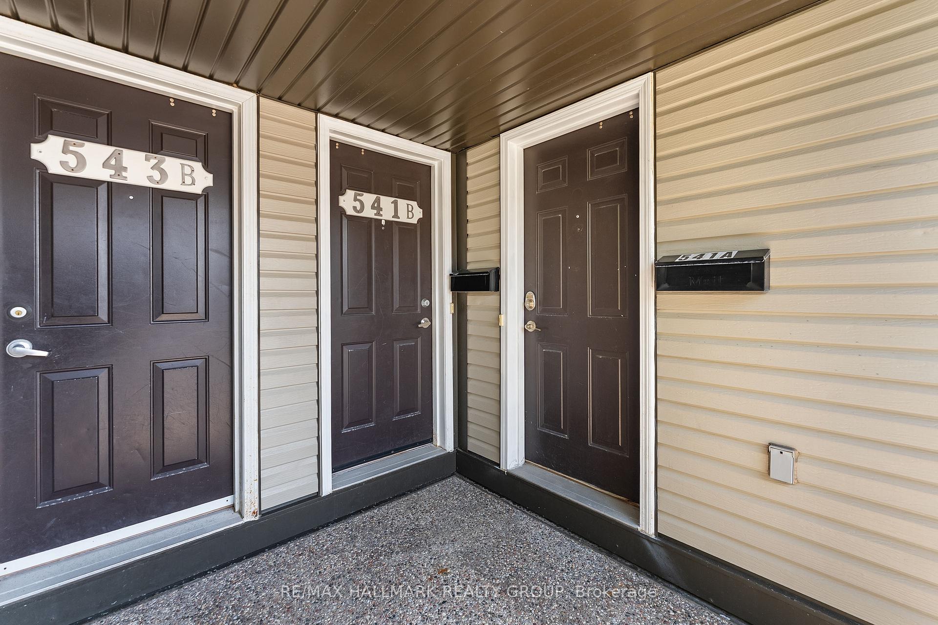 Photo 3 of Unit A, 541 Chapman Mills Drive, Ottawa, Barrhaven - Strandherd — HOMEH