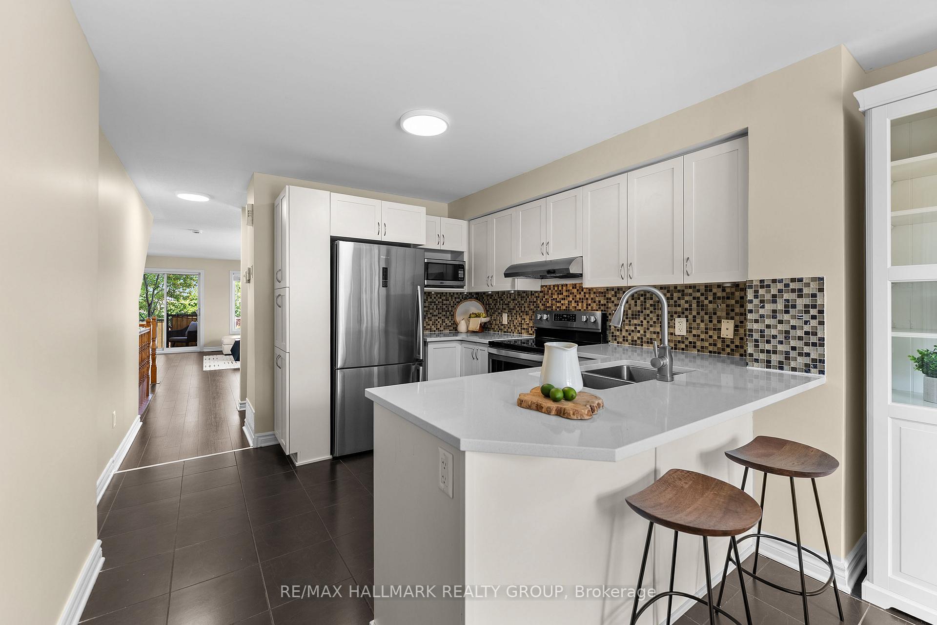 Photo 4 of Unit A, 541 Chapman Mills Drive, Ottawa, Barrhaven - Strandherd — HOMEH