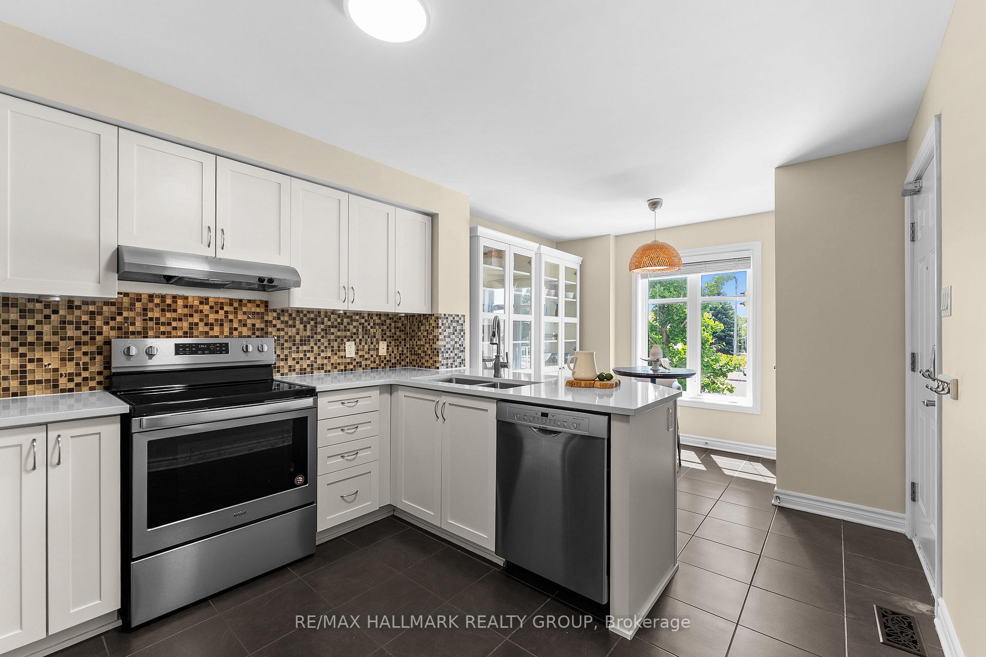 Photo 6 of Unit A, 541 Chapman Mills Drive, Ottawa, Barrhaven - Strandherd — HOMEH