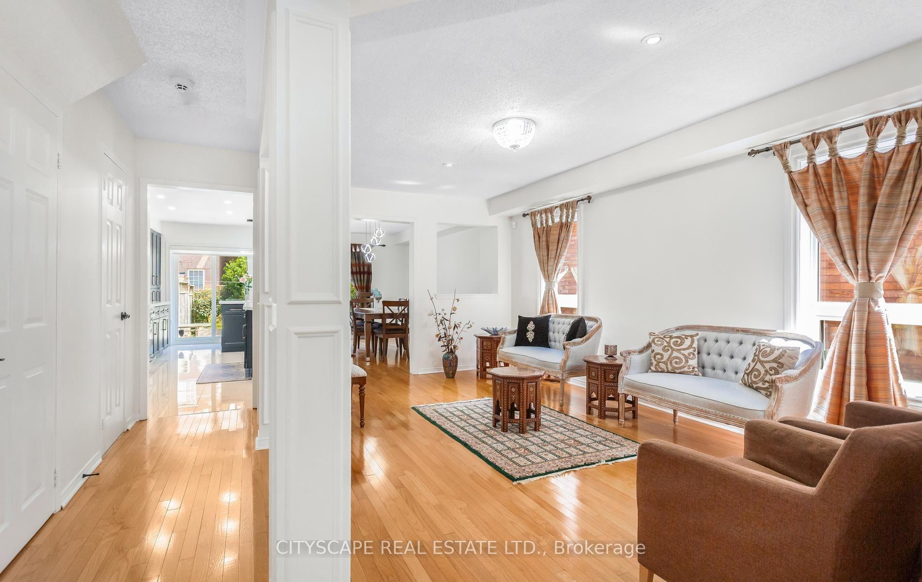 Photo 5 of 5685 Topaz Place, Mississauga, Churchill Meadows — HOMEH