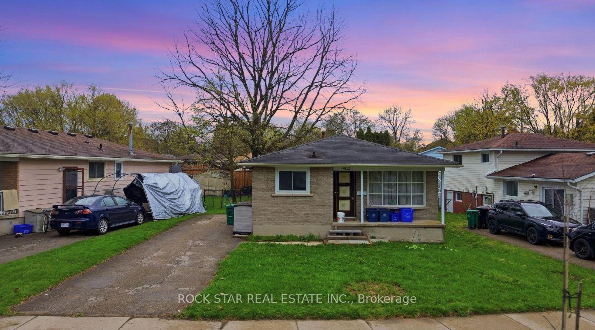 Photo 13 of 402 Midwood Crescent, Waterloo, Beechwood West — HOMEH