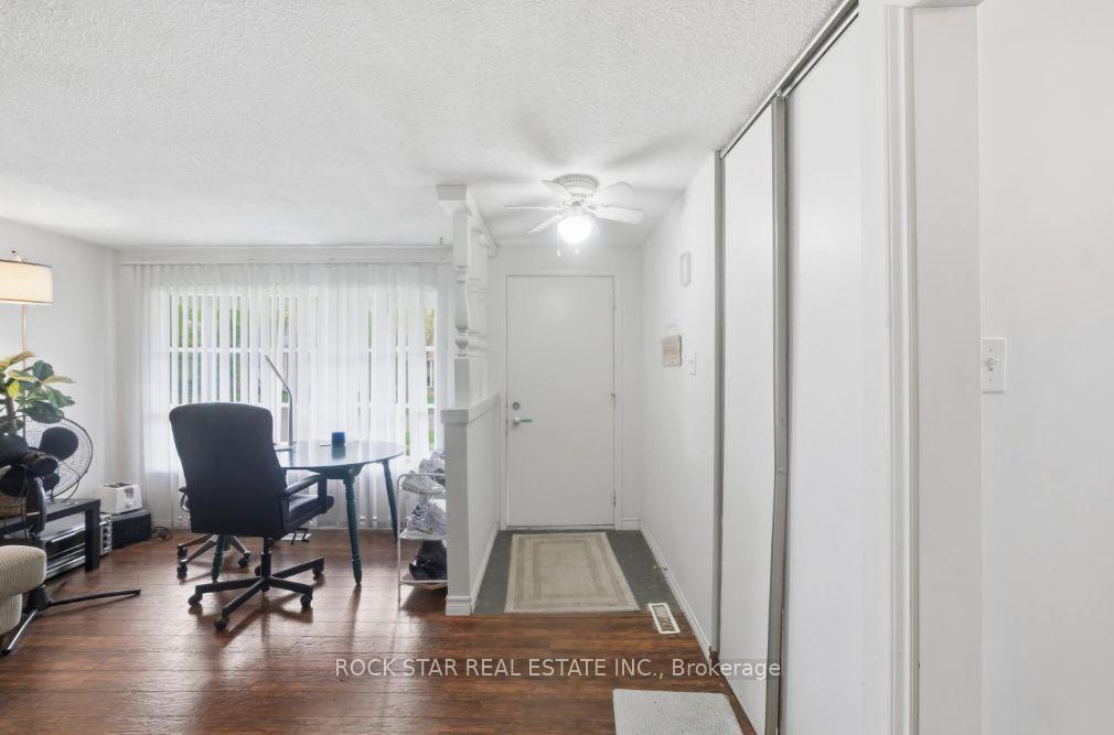 Photo 2 of 402 Midwood Crescent, Waterloo, Beechwood West — HOMEH