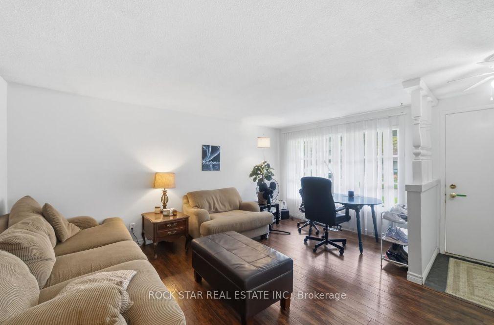 Photo 3 of 402 Midwood Crescent, Waterloo, Beechwood West — HOMEH
