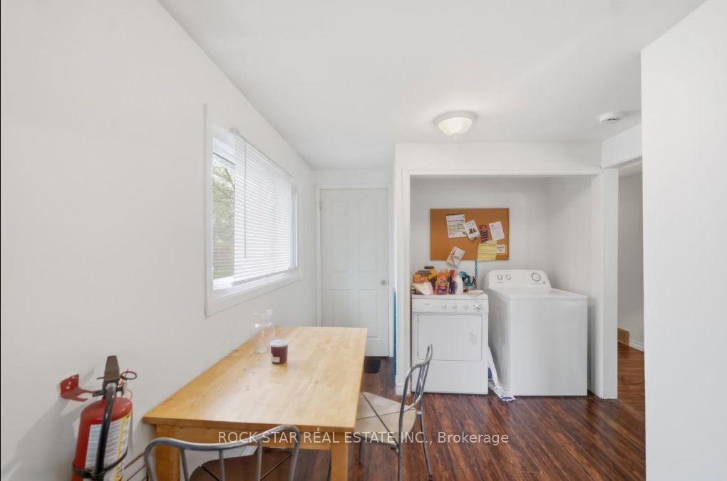 Photo 4 of 402 Midwood Crescent, Waterloo, Beechwood West — HOMEH