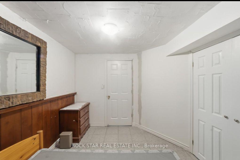 Photo 10 of 402 Midwood Crescent, Waterloo, Beechwood West — HOMEH
