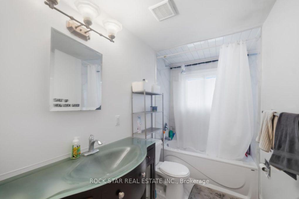 Photo 6 of 402 Midwood Crescent, Waterloo, Beechwood West — HOMEH