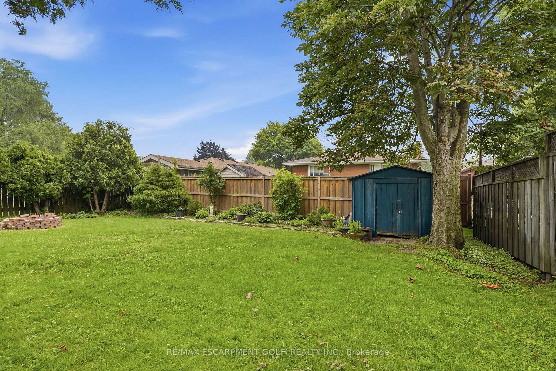 Photo 4 of 834 Mohawk Road E, Hamilton, Hampton Heights — HOMEH