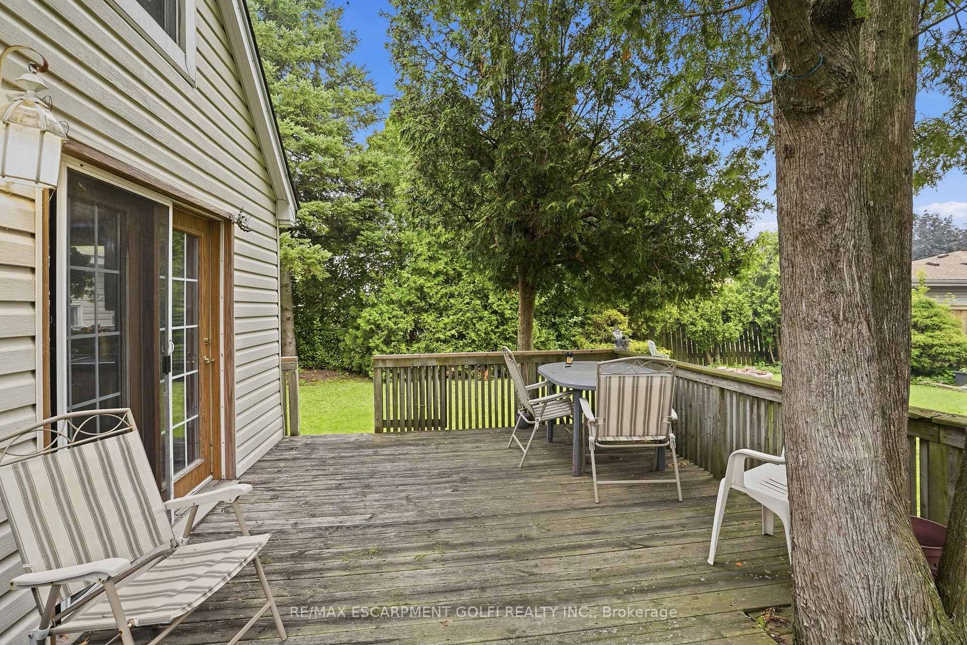 Photo 6 of 834 Mohawk Road E, Hamilton, Hampton Heights — HOMEH