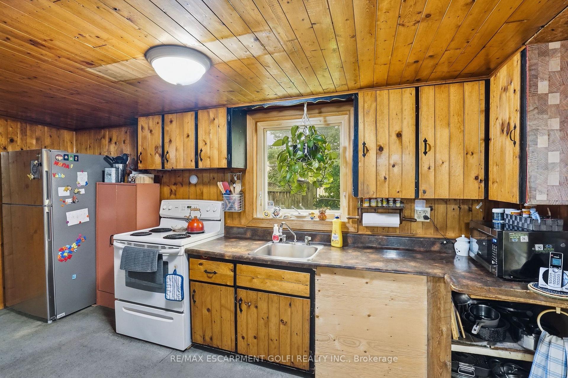 Photo 9 of 834 Mohawk Road E, Hamilton, Hampton Heights — HOMEH