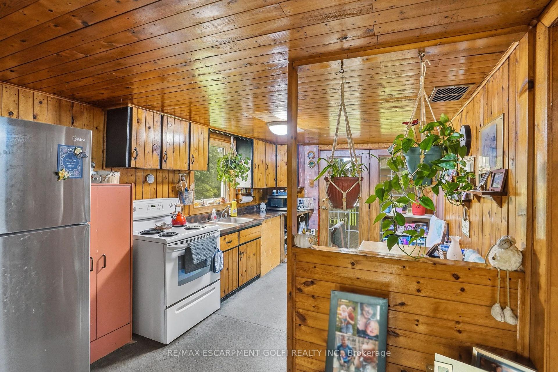 Photo 15 of 834 Mohawk Road E, Hamilton, Hampton Heights — HOMEH