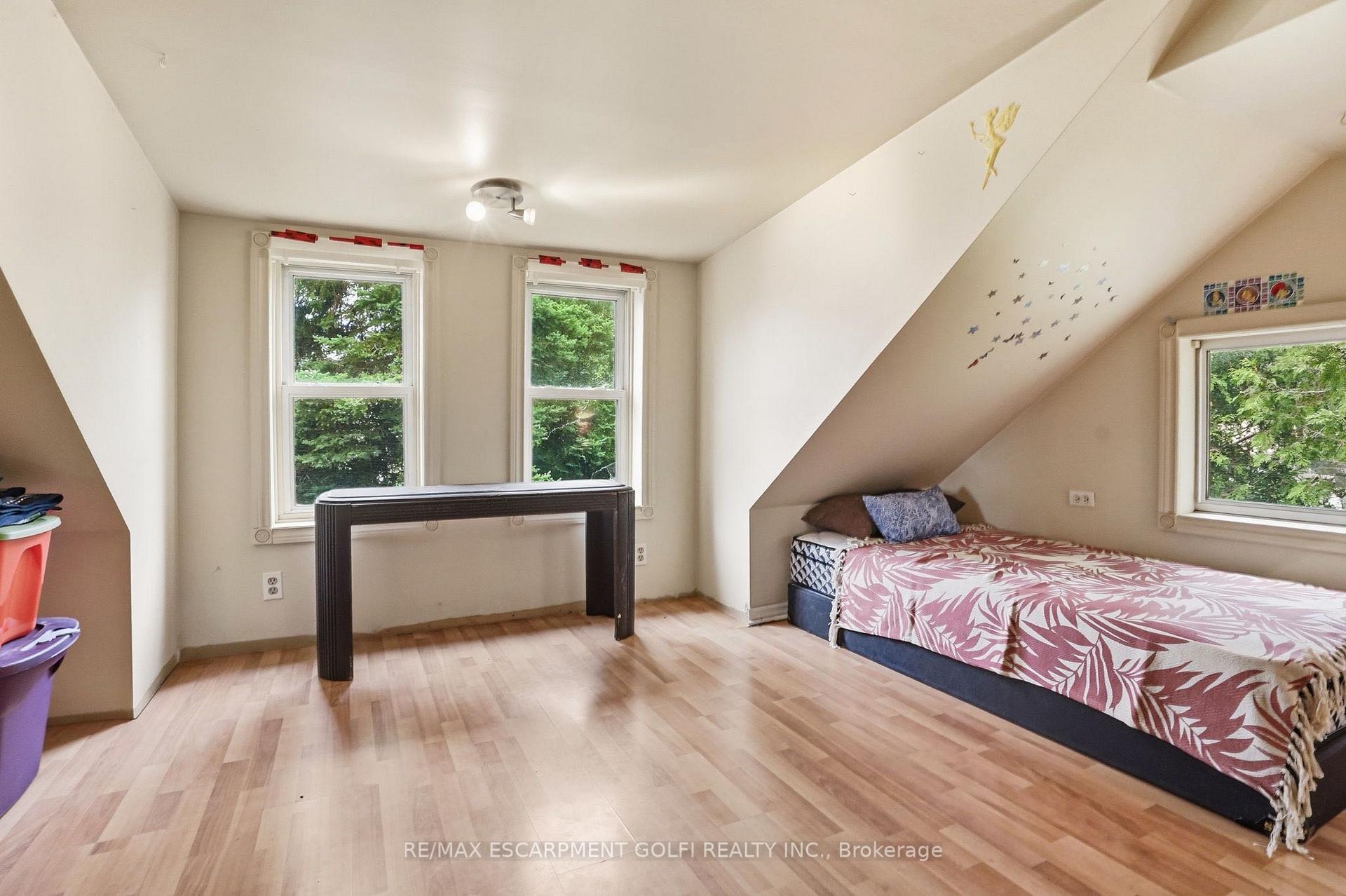 Photo 24 of 834 Mohawk Road E, Hamilton, Hampton Heights — HOMEH