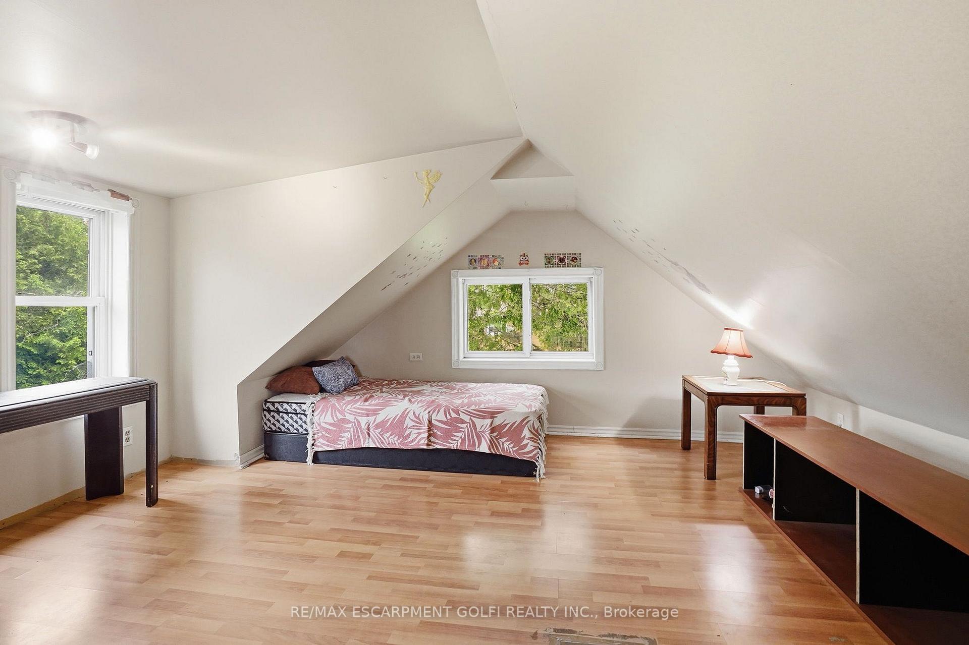 Photo 25 of 834 Mohawk Road E, Hamilton, Hampton Heights — HOMEH