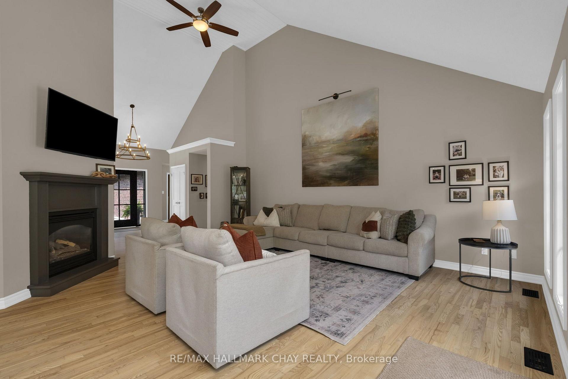 Photo 7 of 32 Forest Hill Drive, Springwater, Midhurst — HOMEH
