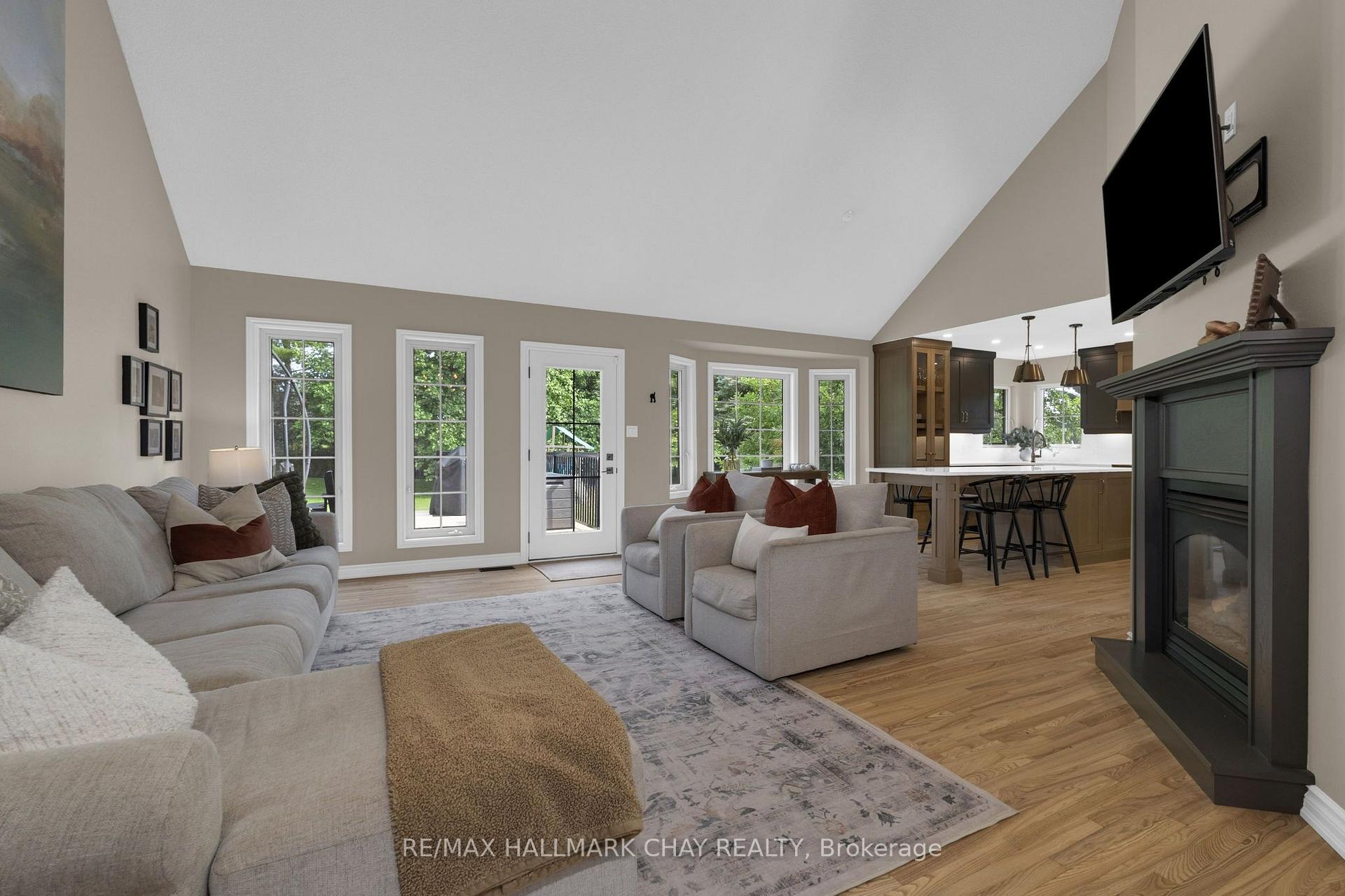 Photo 8 of 32 Forest Hill Drive, Springwater, Midhurst — HOMEH