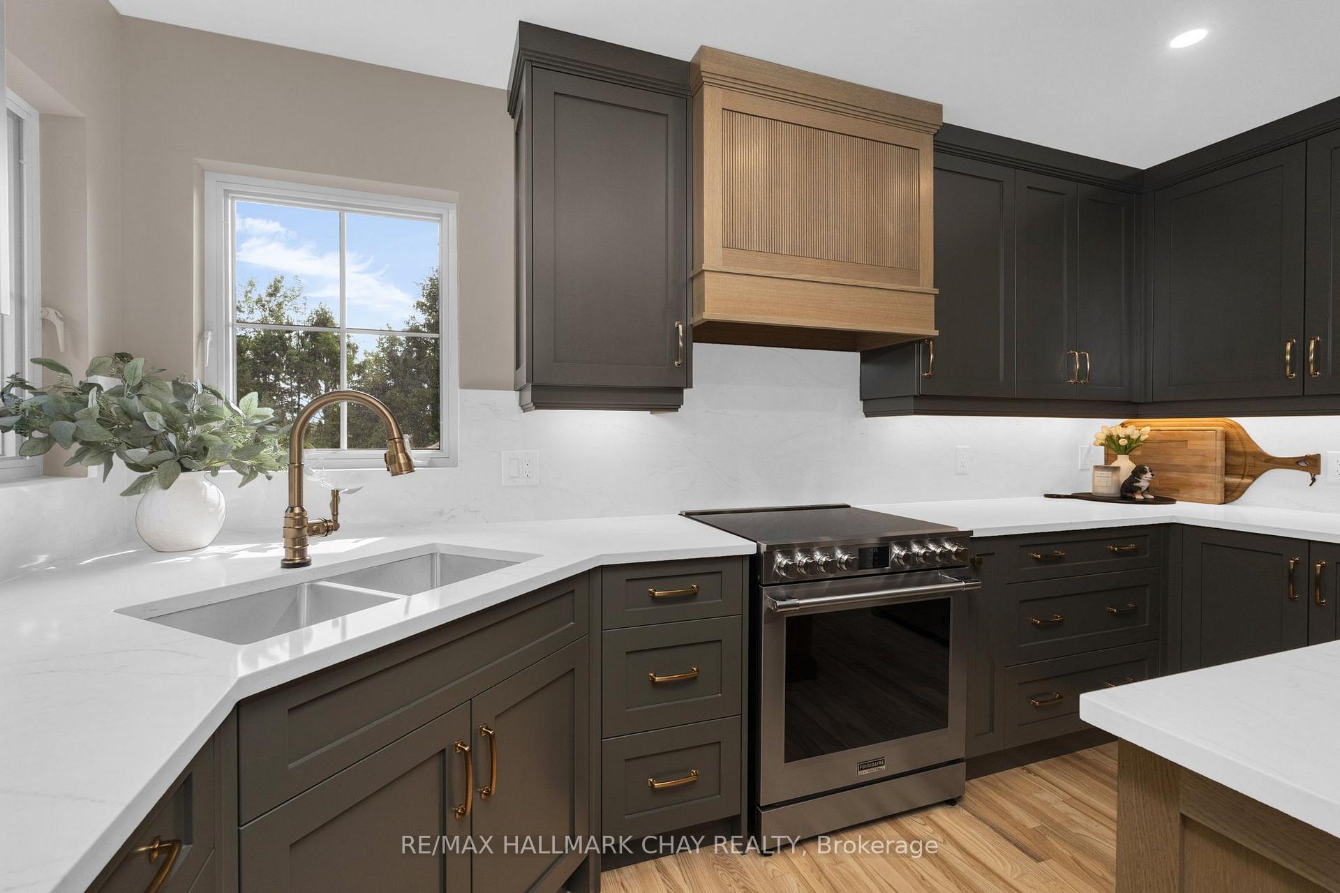 Photo 12 of 32 Forest Hill Drive, Springwater, Midhurst — HOMEH
