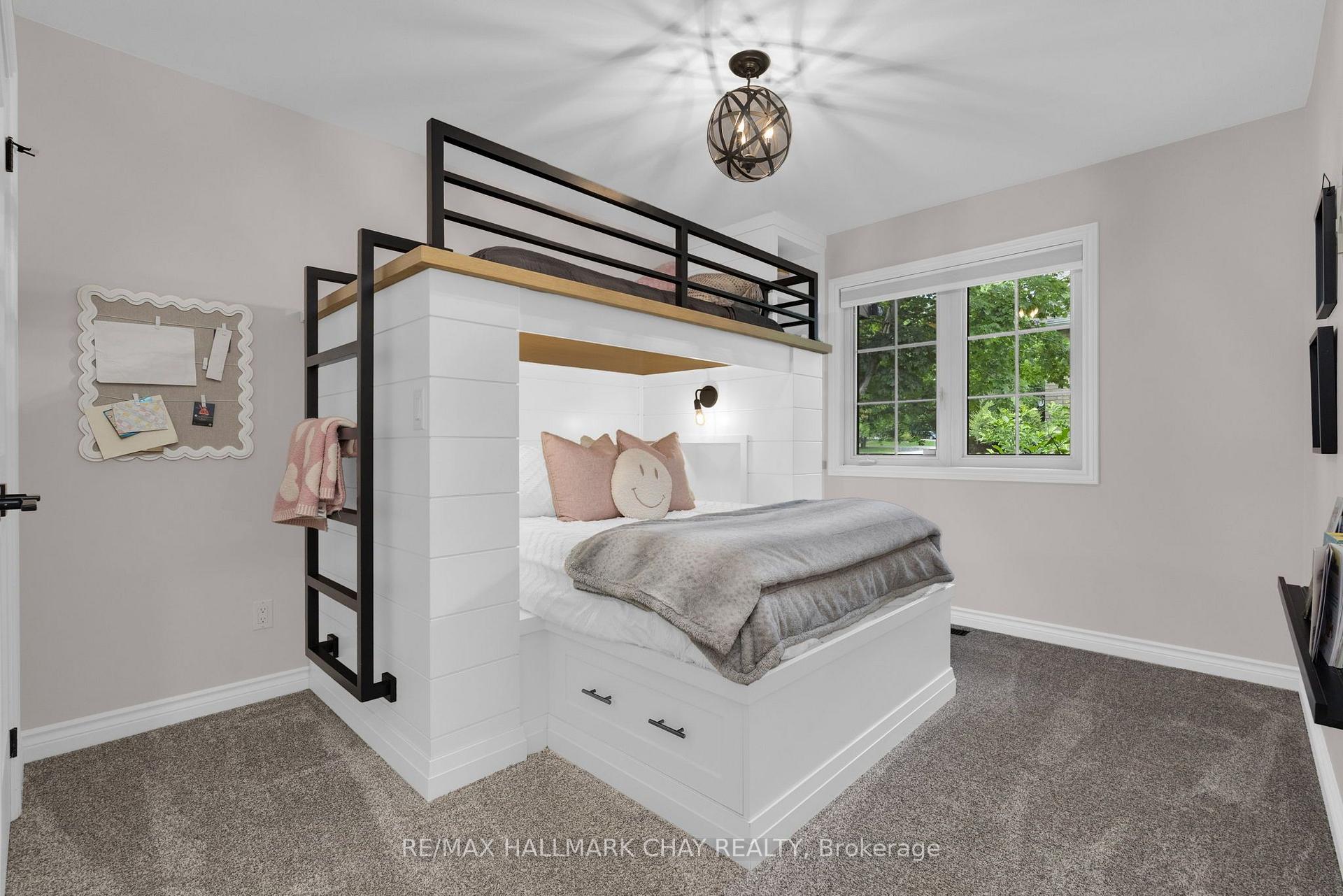 Photo 22 of 32 Forest Hill Drive, Springwater, Midhurst — HOMEH