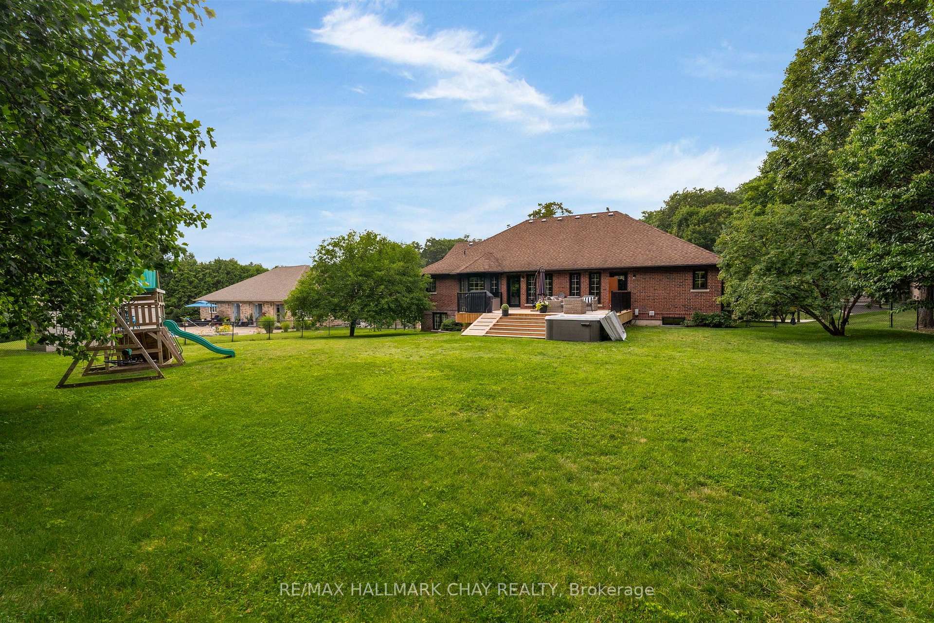 Photo 35 of 32 Forest Hill Drive, Springwater, Midhurst — HOMEH