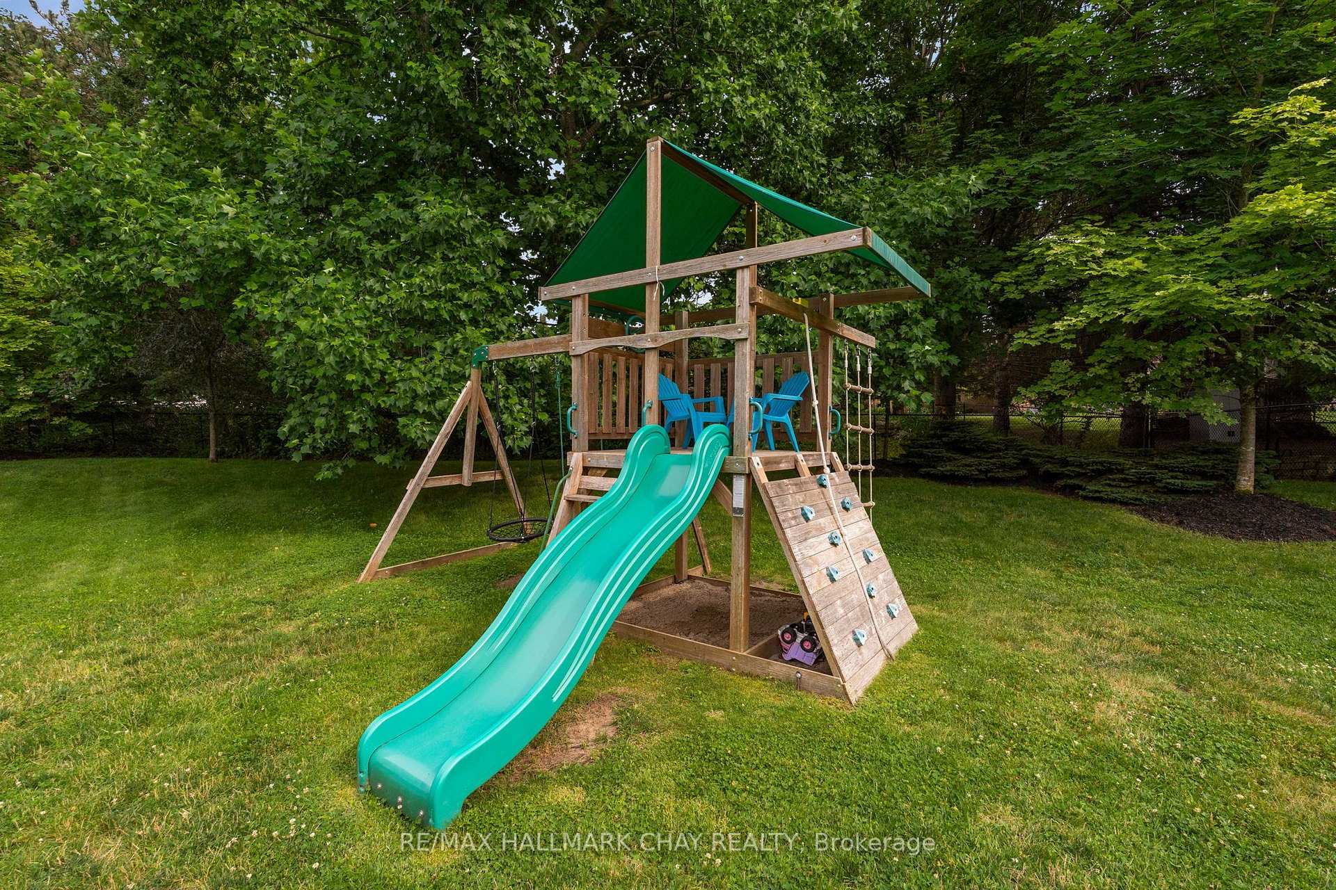 Photo 37 of 32 Forest Hill Drive, Springwater, Midhurst — HOMEH