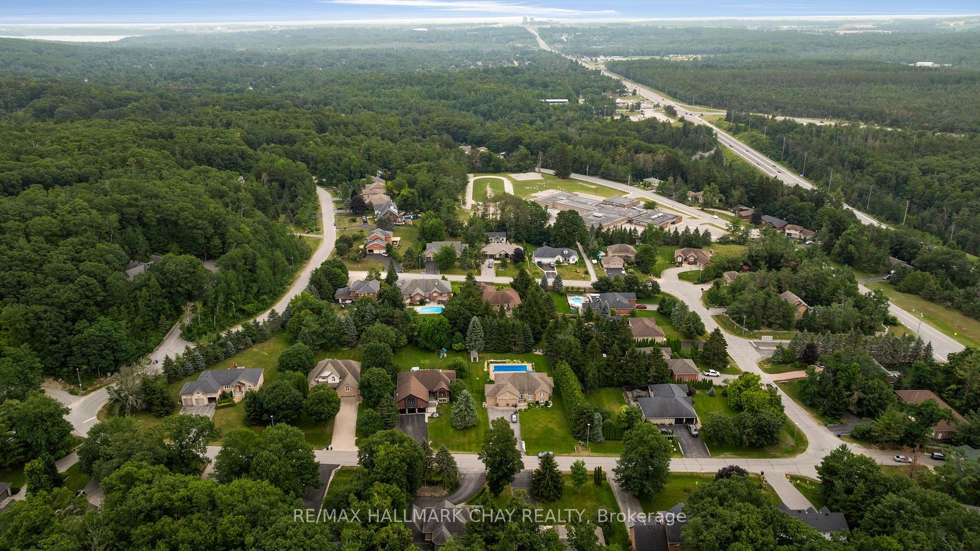 Photo 40 of 32 Forest Hill Drive, Springwater, Midhurst — HOMEH