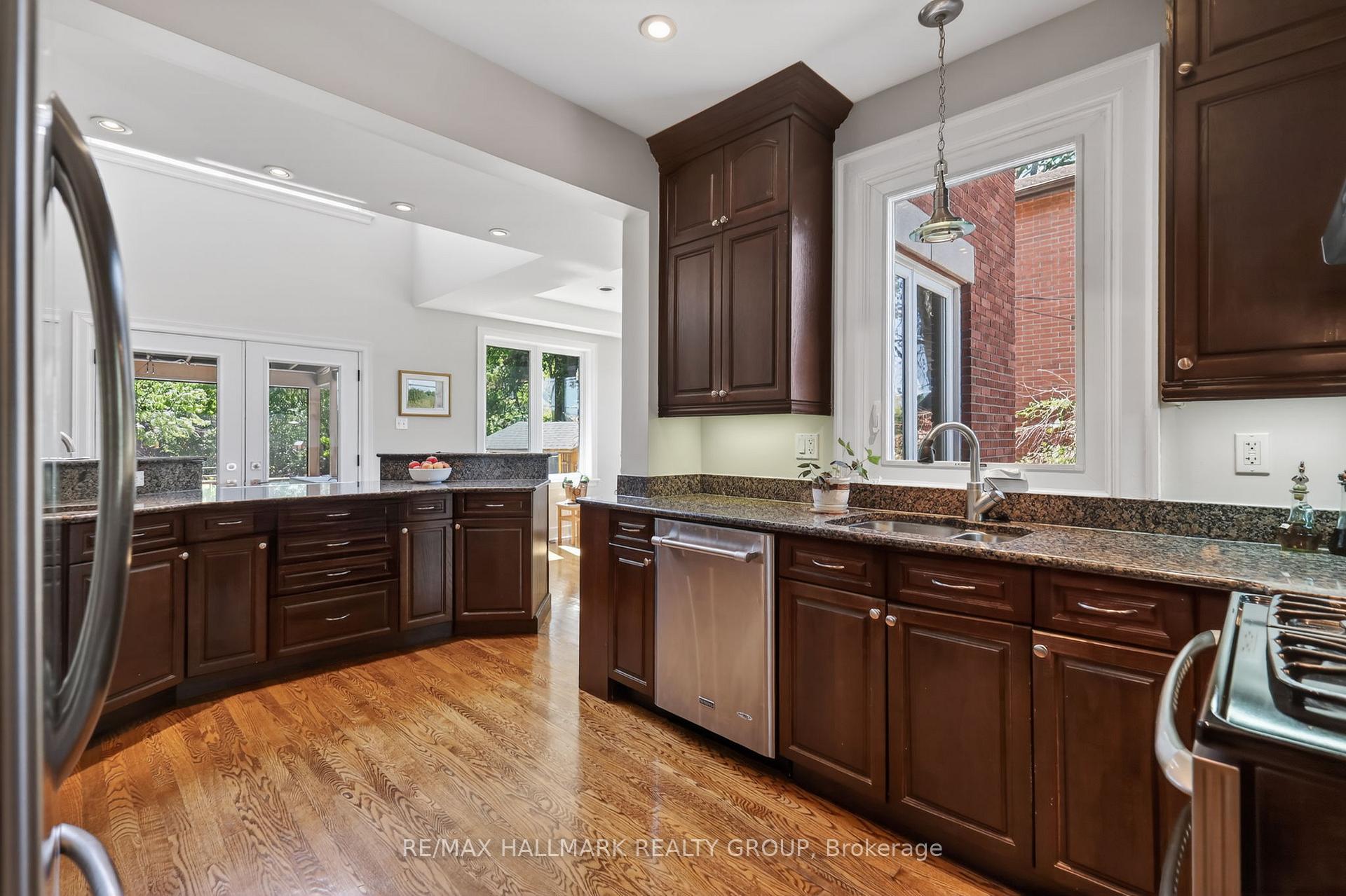 Photo 5 of 2043 Riverside Drive, Ottawa, Faircrest Heights — HOMEH
